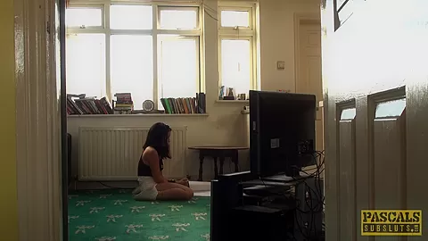 UK squirting skank rough fucked by maledom