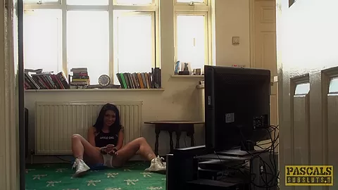 UK squirting skank rough fucked by maledom