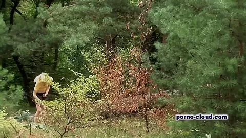 Secret camera shows outdoor sex