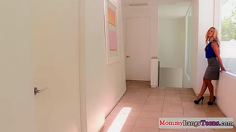 Busty MILF jizzed during trio with stepteen