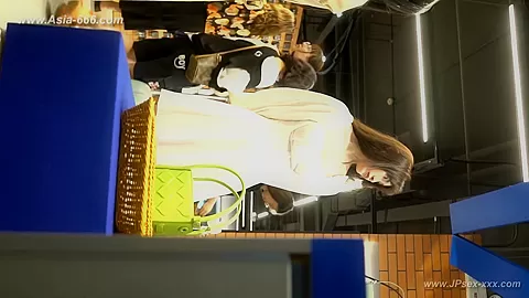 peeping chinese amateur upskirt.173