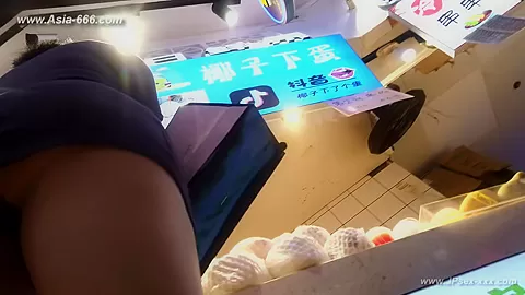 peeping chinese amateur upskirt.173