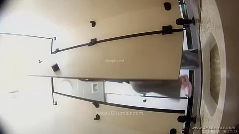 chinese girls go to toilet.314