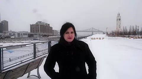 Lizbeth, 25 years old, archives and flakes up!