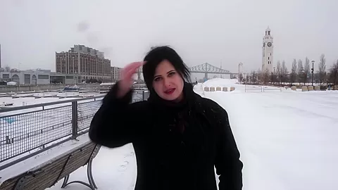 Lizbeth, 25 years old, archives and flakes up!