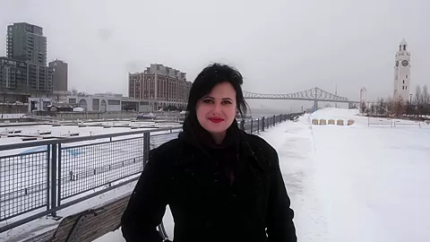 Lizbeth, 25 years old, archives and flakes up!