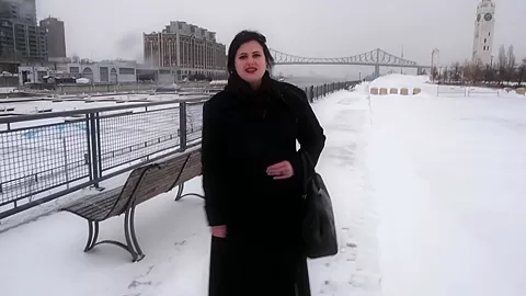 Lizbeth, 25 years old, archives and flakes up!