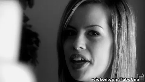 Lynn Foxxx Loves sex in public