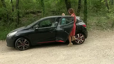 Lexie takes on Louane ...