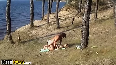 Guy bangs his hot girlfried so well outside