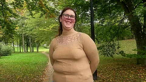 Gwen, 28, confectionery saleswoman in Culoz (01)!