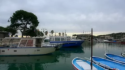 An atomic bomb in Cassis!