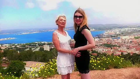 Eva and Lyna Jade, the meeting of generations...