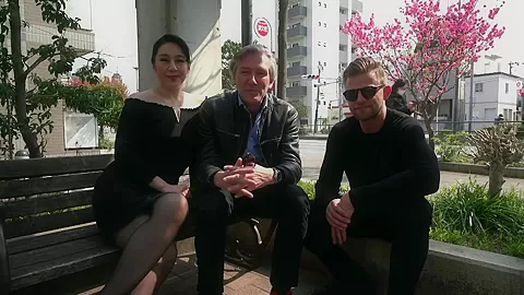 Yoko, secretary in Tokyo, sends her application without shyness!