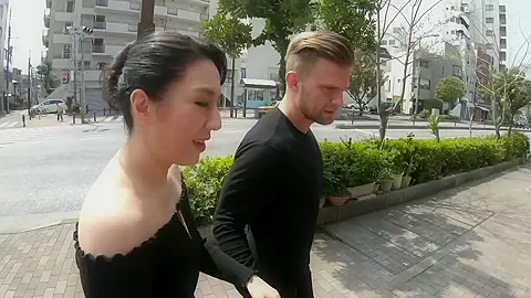 Yoko, secretary in Tokyo, sends her application without shyness!