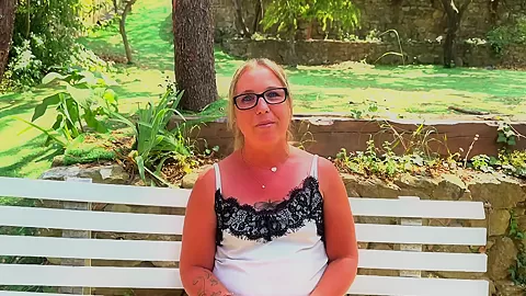 Marie, 35, beautician in Avignon!