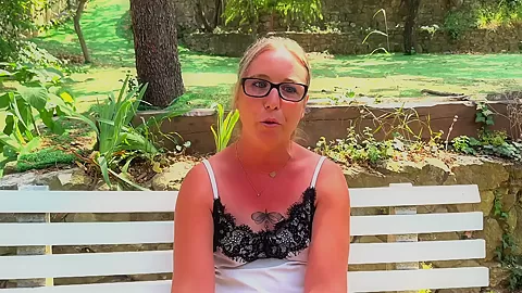 Marie, 35, beautician in Avignon!