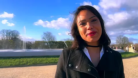 Christina, 30 years old, salesperson in Paris!