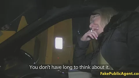 Amateur eurobabe nailed on cars tailgate