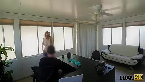 LOAN4K. Allie dit qu'elle est une strip-teaseuse alors pourquoi un agent de crédit est excité