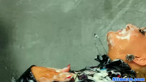 WAM femdom lesbo pusyfucking at the gloryhole