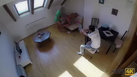 HUNT4K. Junges Paar wünscht sich Geld, also warum Colleen ihre Beine spreizt