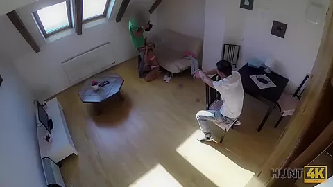 HUNT4K. Junges Paar wünscht sich Geld, also warum Colleen ihre Beine spreizt