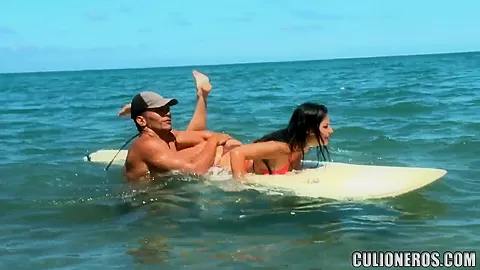 Admirable Samy lets her ass swim in the sea