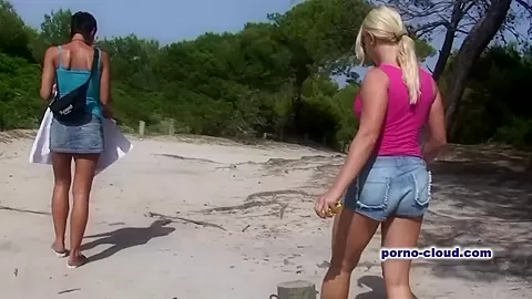 Outdoor pussy show