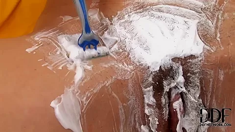 Good Pepper shaves her cool hairy property