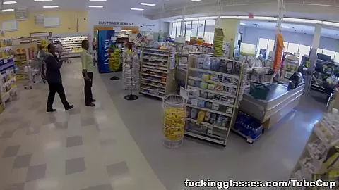 Fucking a hottie before her date
