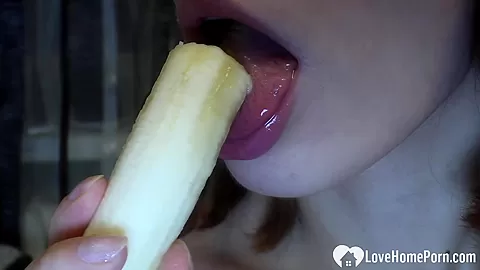 Seductive babe demonstrating her amazing sucking s***s