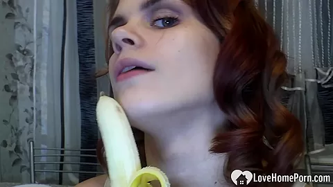 Seductive babe demonstrating her amazing sucking s***s