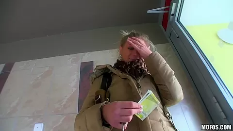 I met this young and gorgeous blonde on the bus