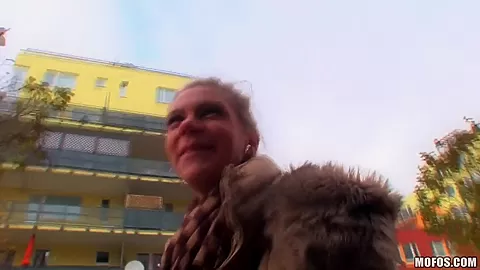 I met this young and gorgeous blonde on the bus