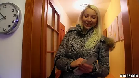 Amateur blonde girlie is going to suck cock