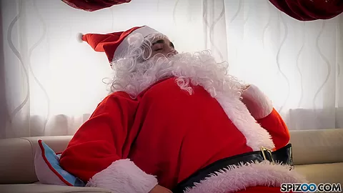 Santa Claus Is Hurt 4k - Spizoo