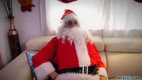 Santa Claus Is Hurt 4k - Spizoo