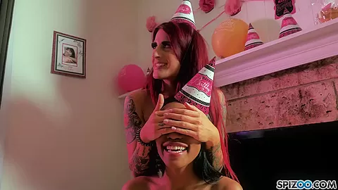 Jenna Foxxs Birthday Party Gift - Spizoo