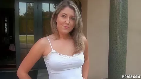 Young chick, that I met on the street was really easy to fuck