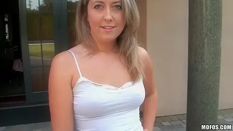 Young chick, that I met on the street was really easy to fuck