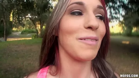 Horny recives deep blowjob from Jasmine