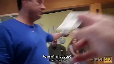 HUNT4K. Il fortunato stronzo organizza una meravigliosa ripresa nel posto di bowling
