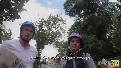 HUNT4K. Couple of roller skaters needs cash