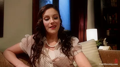 Kinky Housewife Foot Job