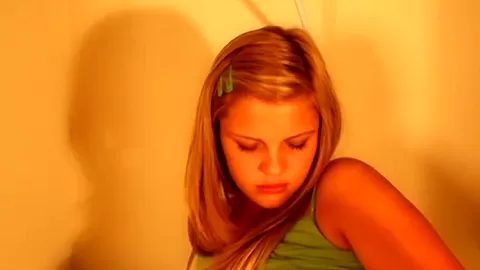 Petite teen 18+ tiny becky masturbates in solo scene