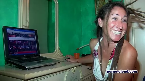 The extreme milf house