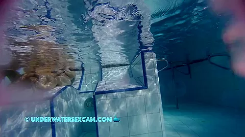 This Is What Huge Tits Look Like When They Are In The Water