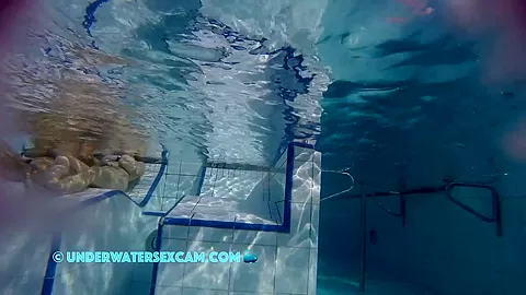 This Is What Huge Tits Look Like When They Are In The Water