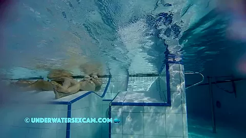 This Is What Huge Tits Look Like When They Are In The Water